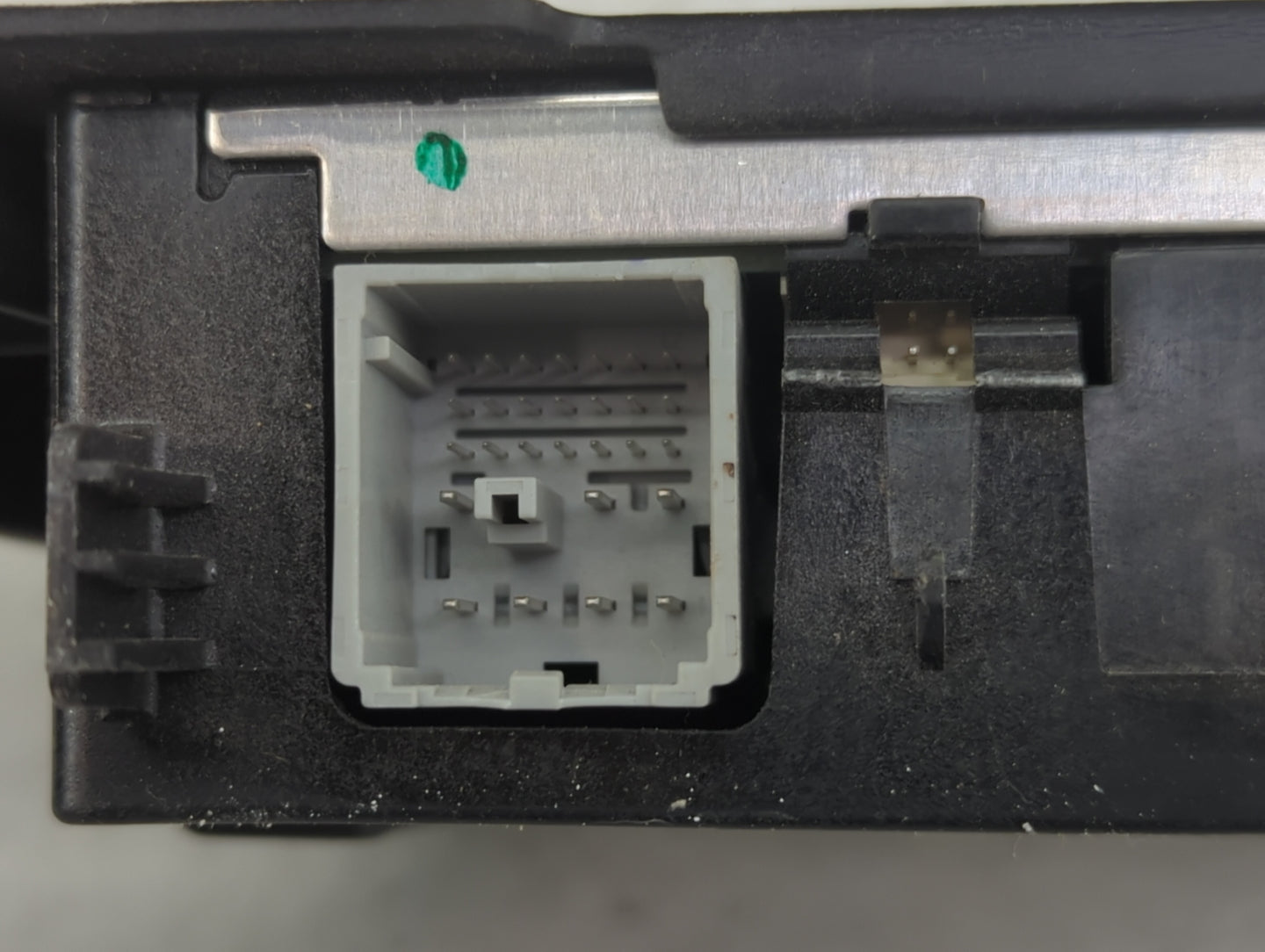 2019-2022 Chevrolet Equinox Radio AM FM Cd Player Receiver Replacement P/N:84644344 7520400000000X Fits Fits 2019 2020 2021 