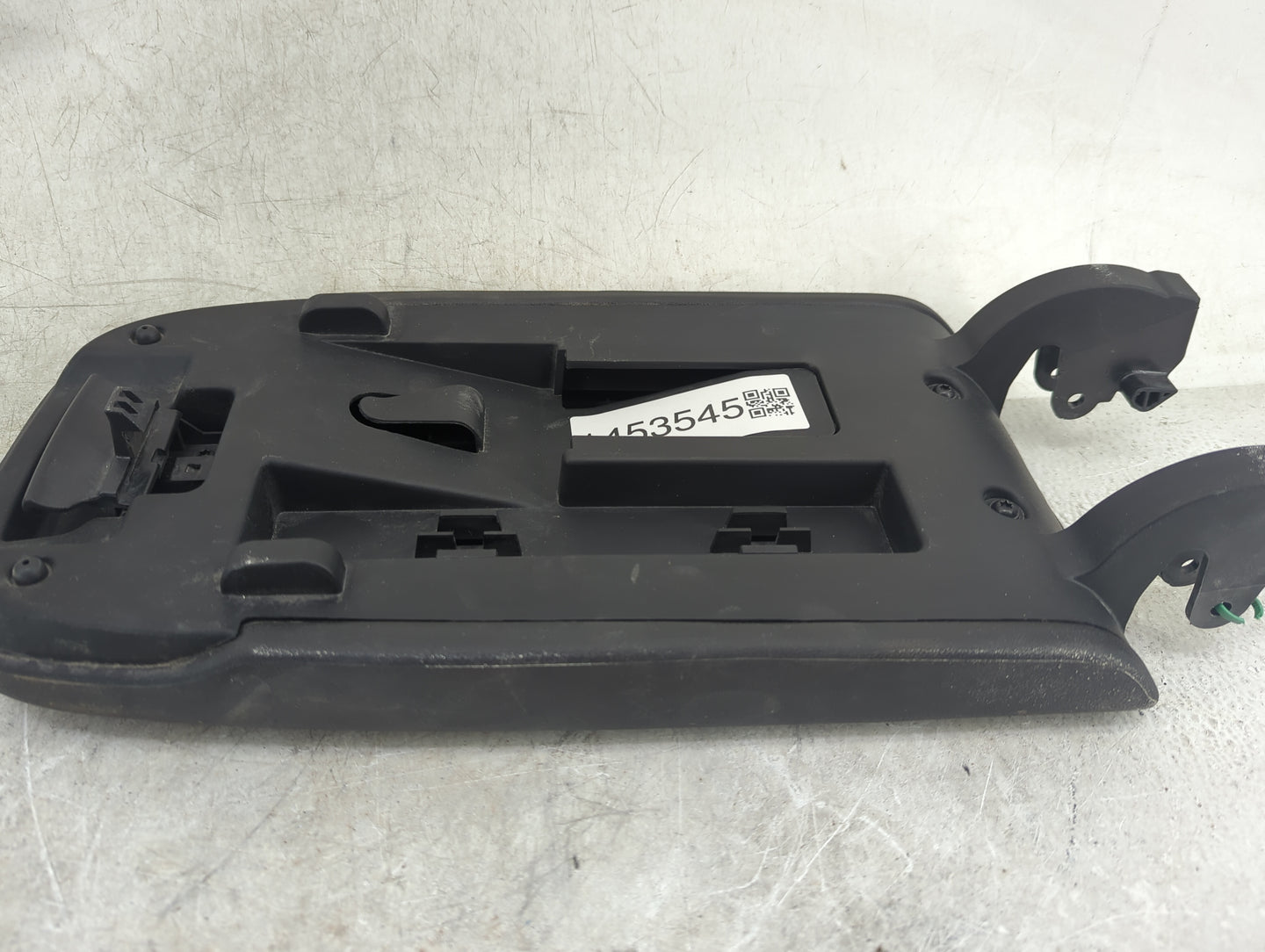 2020 Chevrolet Equinox Center Console Armrest Cover Lid Fits OEM Used Auto Parts - Oemusedautoparts1.com