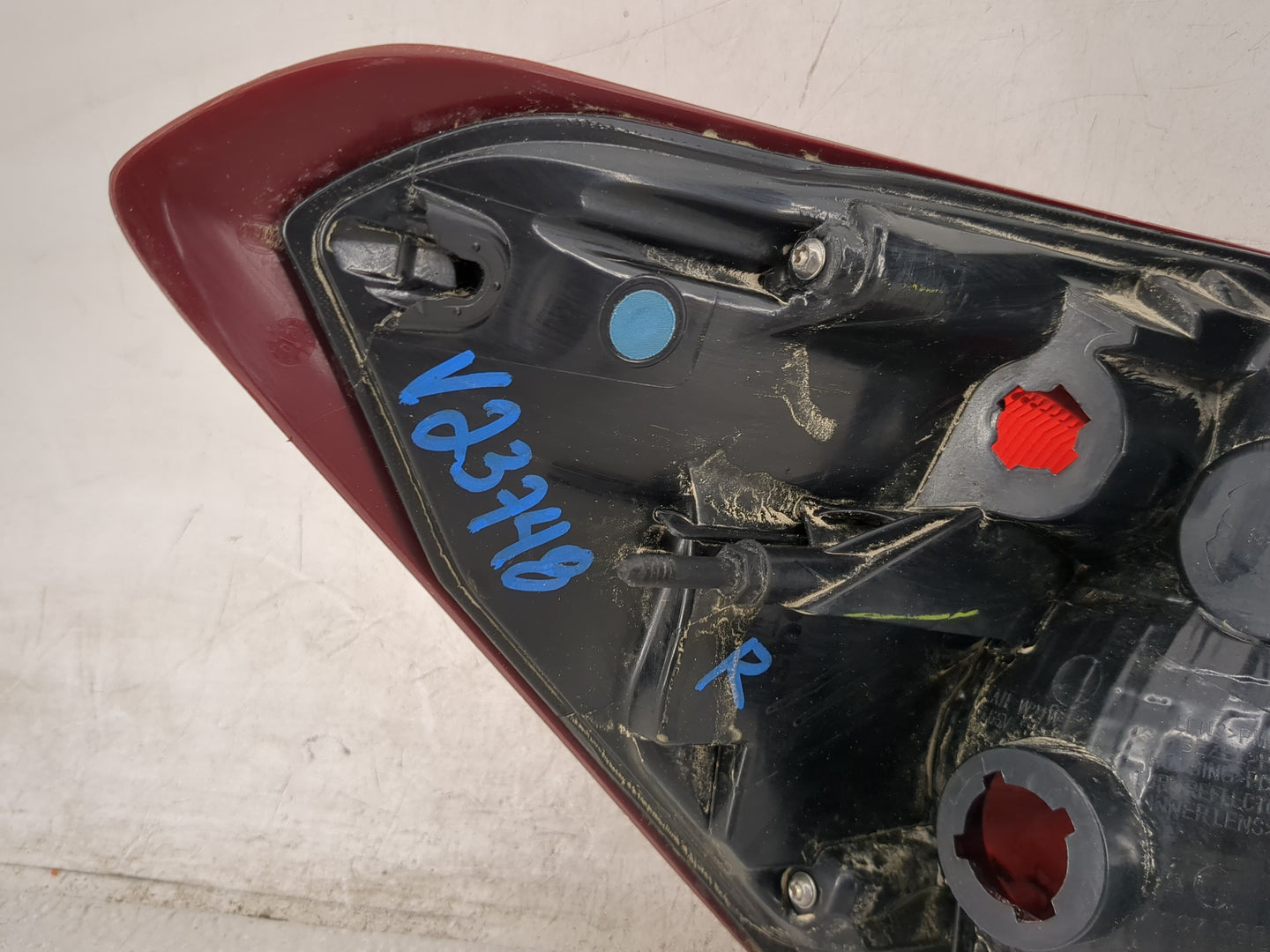 2018-2021 Chevrolet Equinox Tail Light Assembly Passenger Right OEM P/N:84769836 84769836RH Fits Fits 2018 2019 2020 2021 OE
