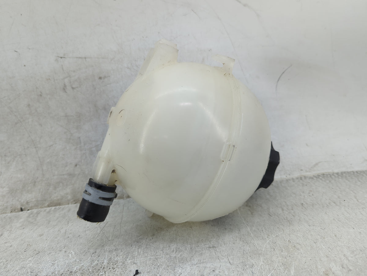 2018 Chevrolet Equinox Radiator Coolant Overflow Expansion Tank Bottle 1459936 - Oemusedautoparts1.com