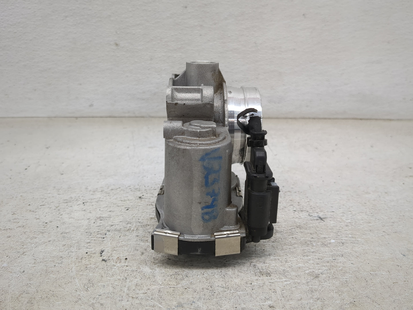 2018-2022 Chevrolet Equinox Throttle Body P/N:12671379AA Fits Fits 2016 2017 2018 2019 2020 2021 2022 OEM Used Auto Parts - 