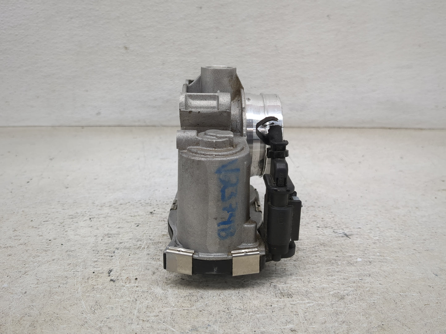 2018-2022 Chevrolet Equinox Throttle Body P/N:12671379AA Fits Fits 2016 2017 2018 2019 2020 2021 2022 OEM Used Auto Parts - 