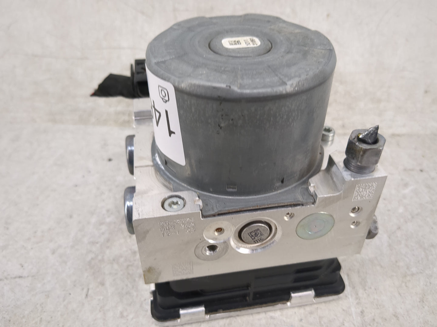 2020-2022 Chevrolet Equinox ABS Pump Control Module Replacement P/N:84825144 Fits Fits 2020 2021 2022 OEM Used Auto Parts - 