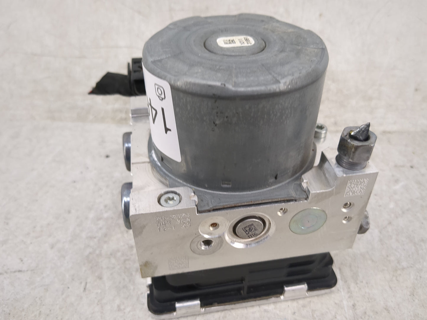 2020-2022 Chevrolet Equinox ABS Pump Control Module Replacement P/N:84825144 Fits Fits 2020 2021 2022 OEM Used Auto Parts - 