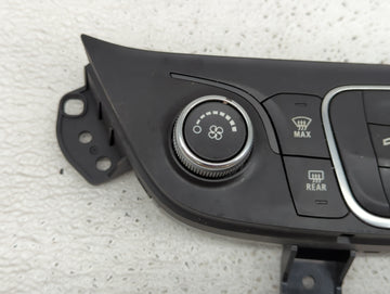 2019-2021 Chevrolet Equinox Climate Control Module Temperature AC/Heater Replacement P/N:84422503 Fits Fits 2019 2020 2021 OEM Used Auto Parts