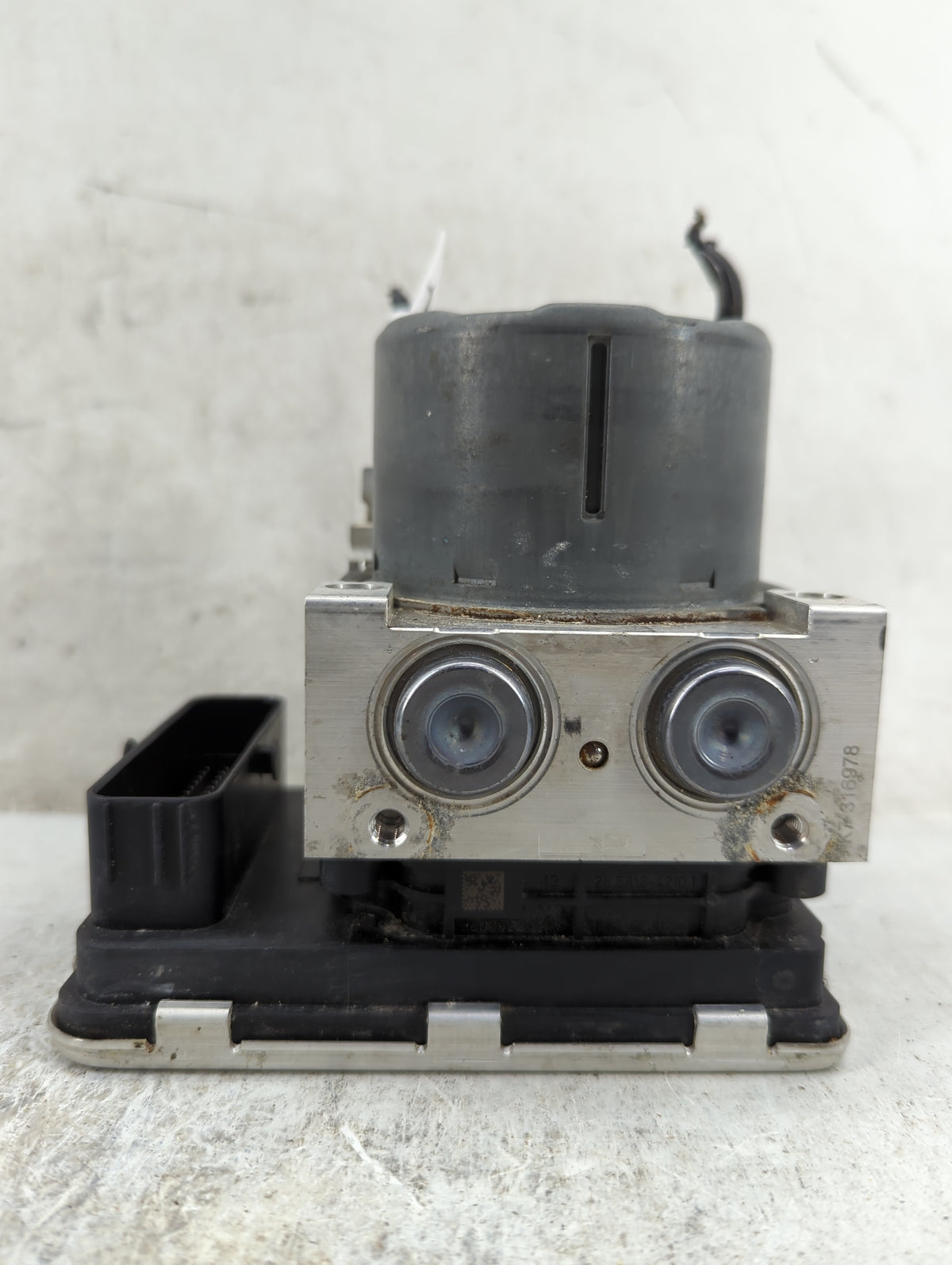 2020-2022 Chevrolet Equinox Anti-Lock Brake ABS Pump Module Actuator OEM P/N:84825144 806052304 Fits Fits 2020 2021 2022 OEM