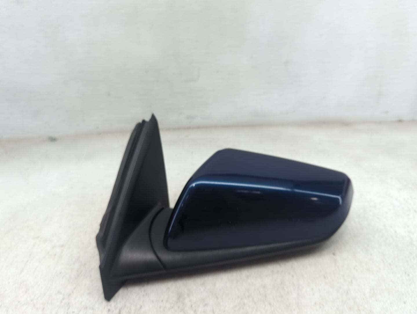 2018-2022 Chevrolet Equinox Driver Side View Mirror - Left Door Mirror OEM Used - Oemusedautoparts1.com