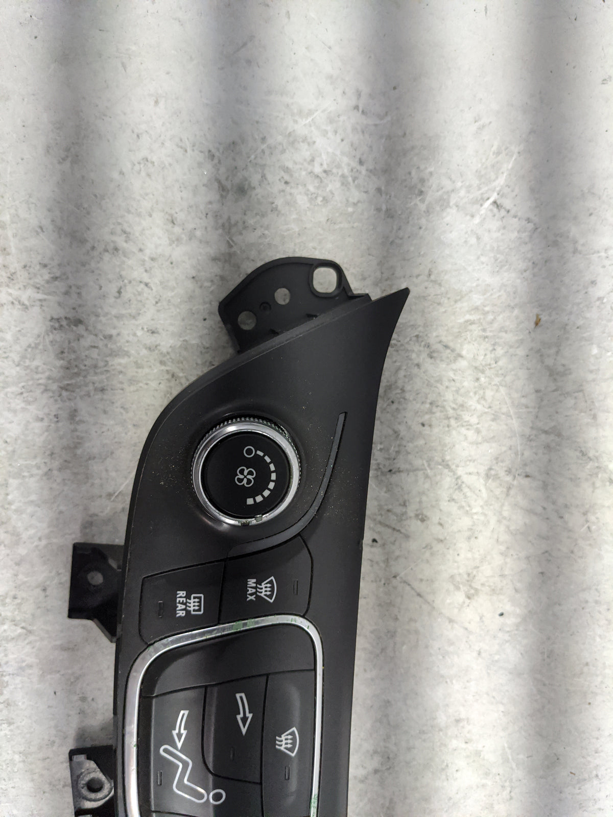 2019-2021 Chevrolet Equinox Climate Control Module Temperature AC/Heater Replacement P/N:84422503 737020000000X Fits OEM Use