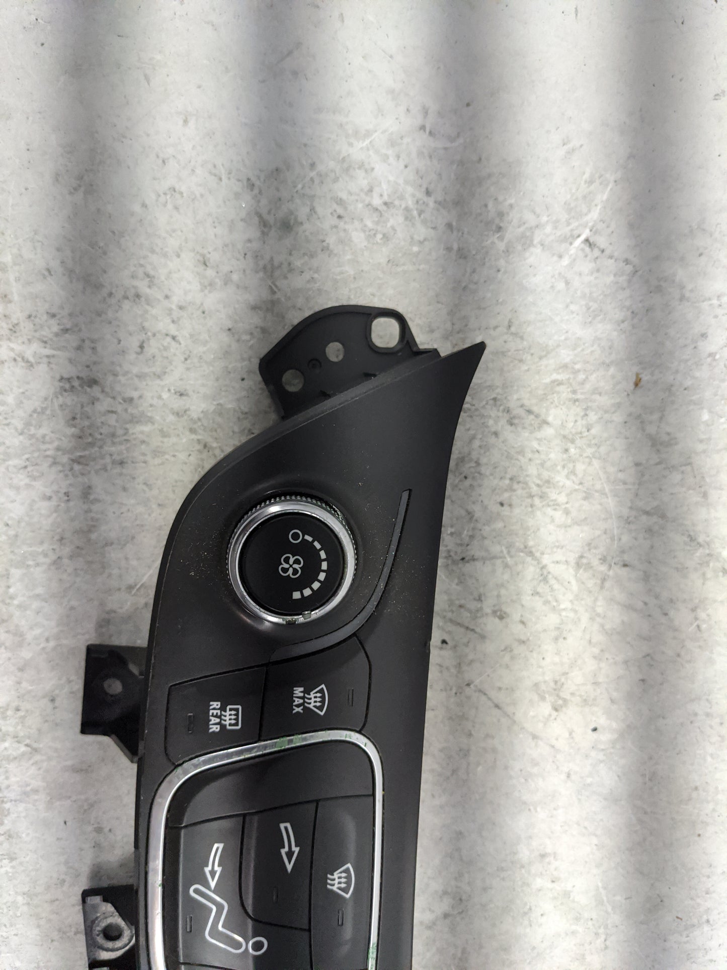 2019-2021 Chevrolet Equinox Climate Control Module Temperature AC/Heater Replacement P/N:84422503 737020000000X Fits OEM Use