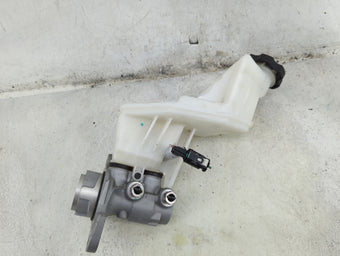compare product 2018-2022 Chevrolet Equinox Brake Master Cylinder 1492393
