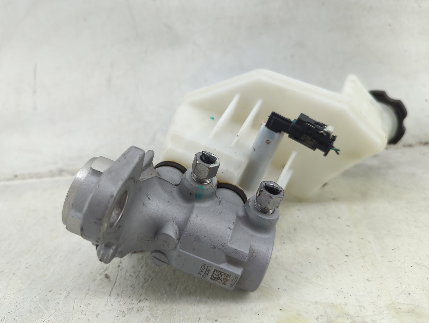 2018-2022 Chevrolet Equinox Brake Master Cylinder 1492393 - Oemusedautoparts1.com