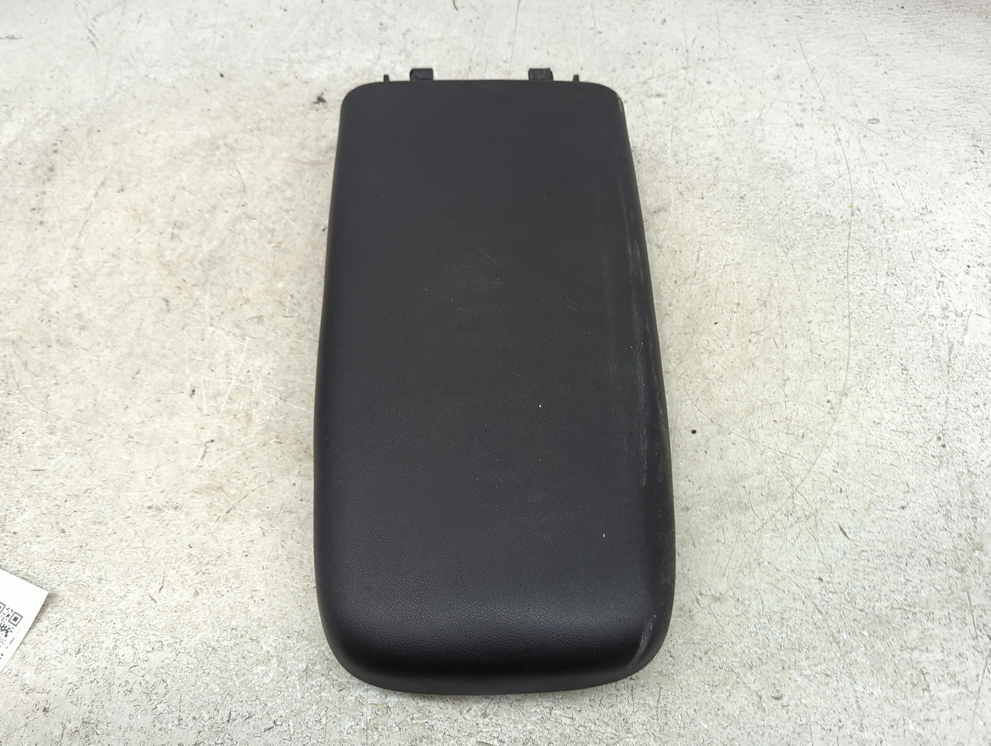 2018-2022 Chevrolet Equinox Center Console Armrest Cover Lid P/N:0920PE0 DN19154 Fits Fits 2018 2019 2020 2021 2022 OEM Used