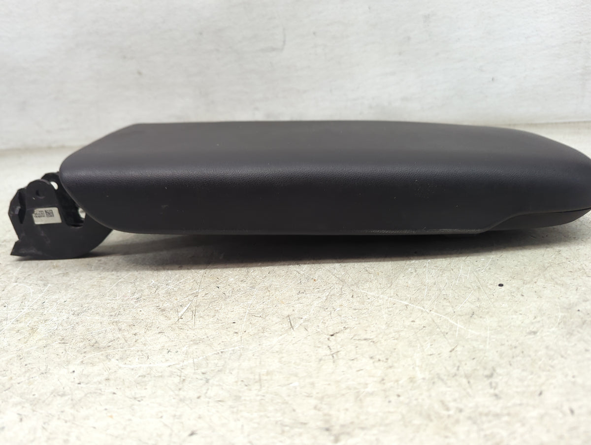2018-2022 Chevrolet Equinox Center Console Armrest Cover Lid P/N:0920PE0 DN19154 Fits Fits 2018 2019 2020 2021 2022 OEM Used
