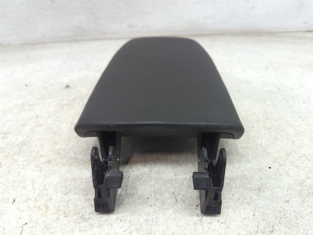 2018-2022 Chevrolet Equinox Center Console Armrest Cover Lid P/N:0920PE0 DN19154 Fits Fits 2018 2019 2020 2021 2022 OEM Used