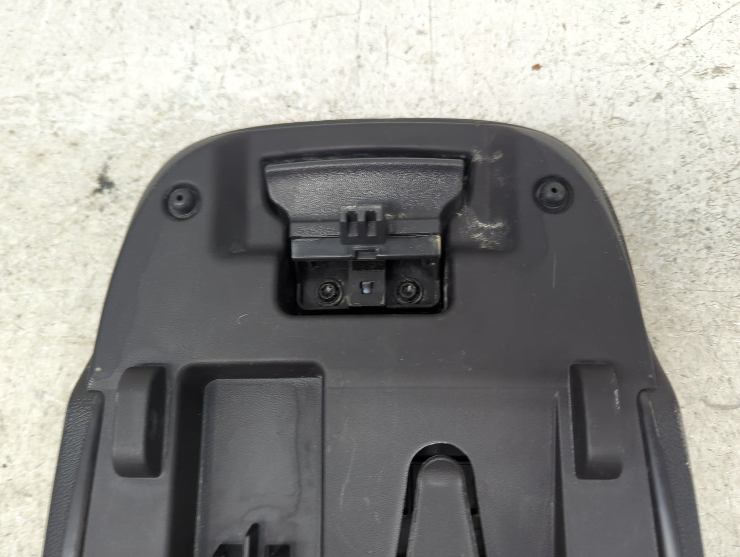 2018-2022 Chevrolet Equinox Center Console Armrest Cover Lid P/N:0920PE0 DN19154 Fits Fits 2018 2019 2020 2021 2022 OEM Used
