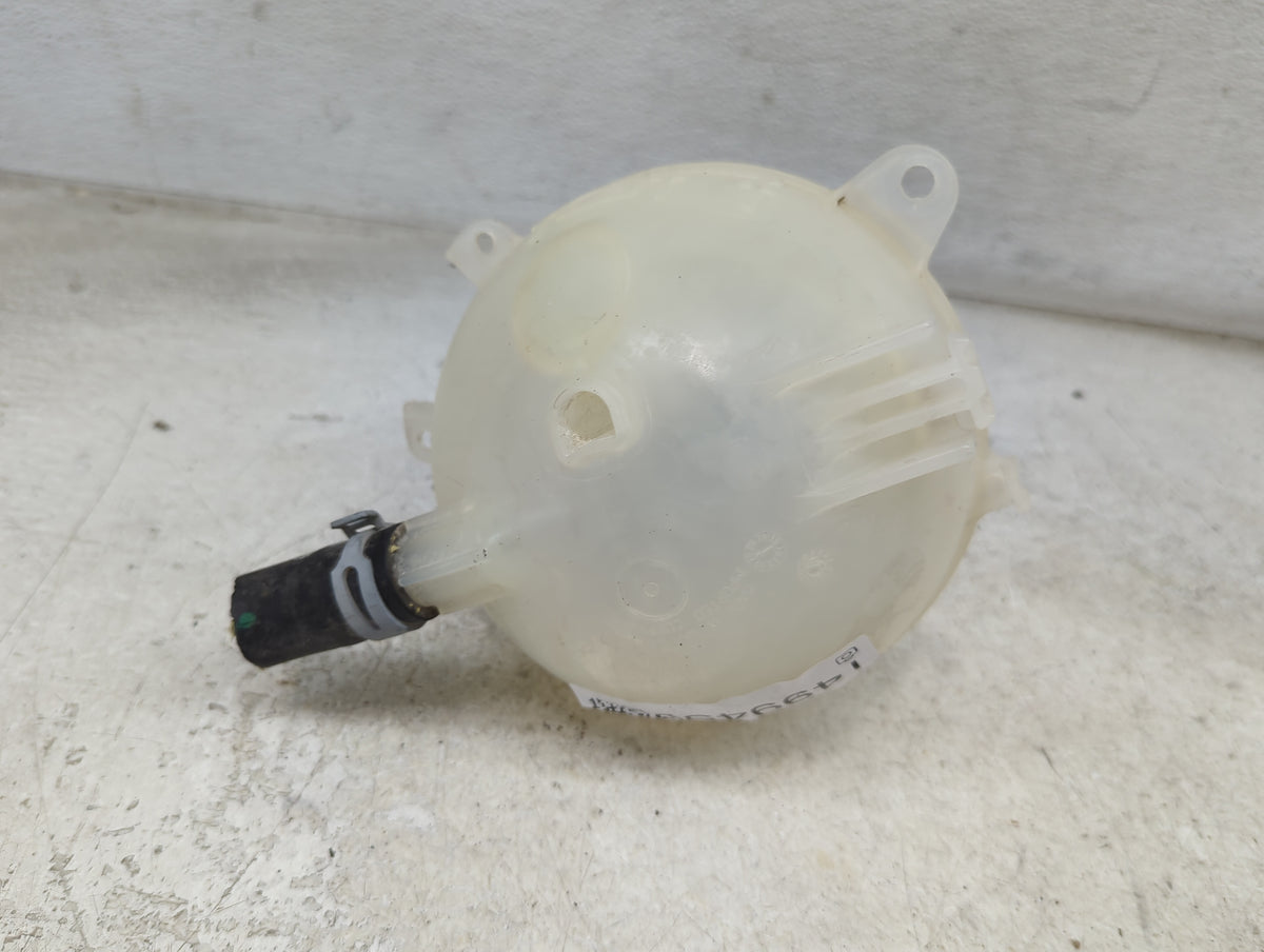 2018 Chevrolet Equinox Radiator Coolant Overflow Expansion Tank Bottle 1499459 - Oemusedautoparts1.com