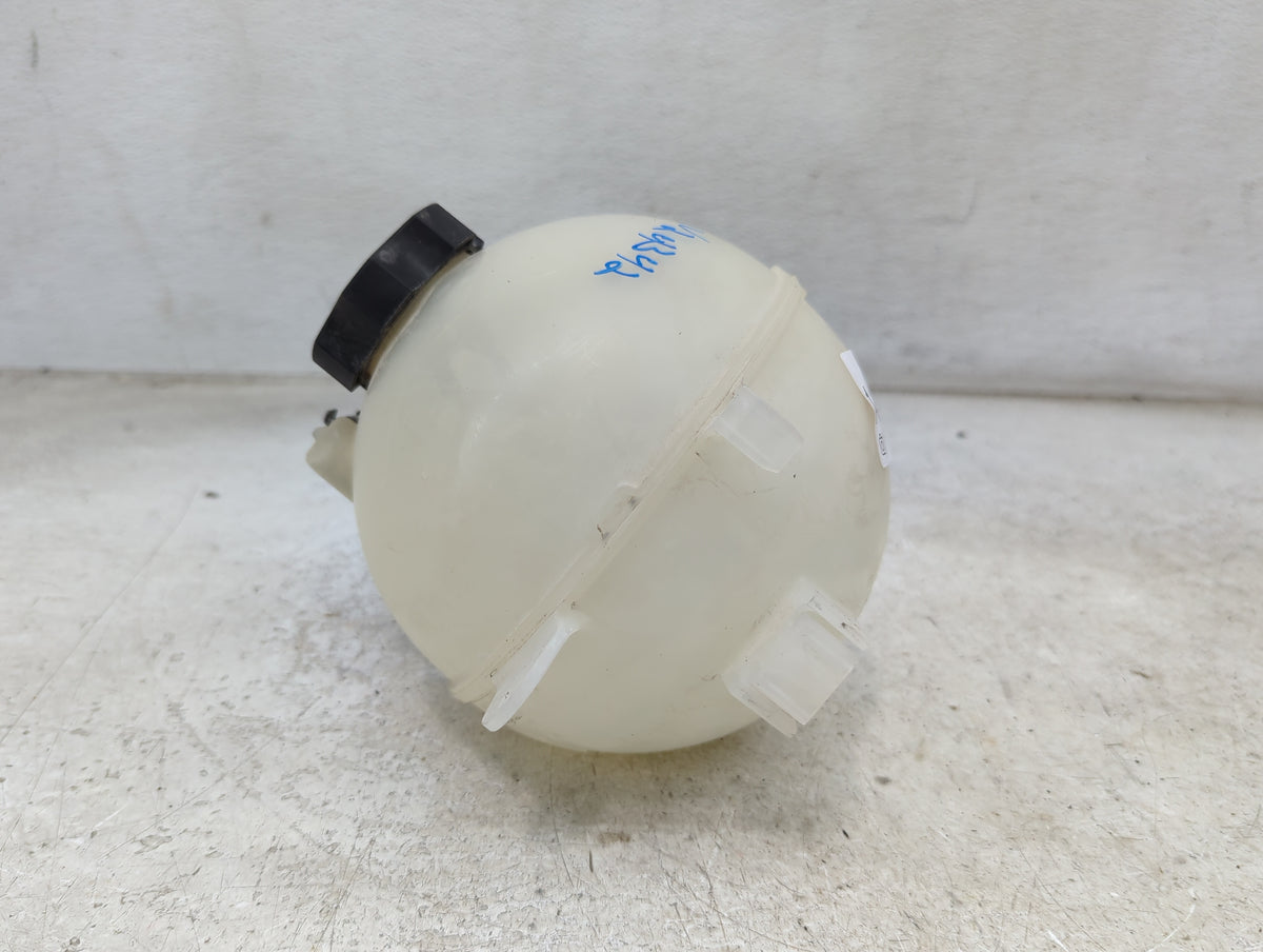 2018 Chevrolet Equinox Radiator Coolant Overflow Expansion Tank Bottle 1499459 - Oemusedautoparts1.com