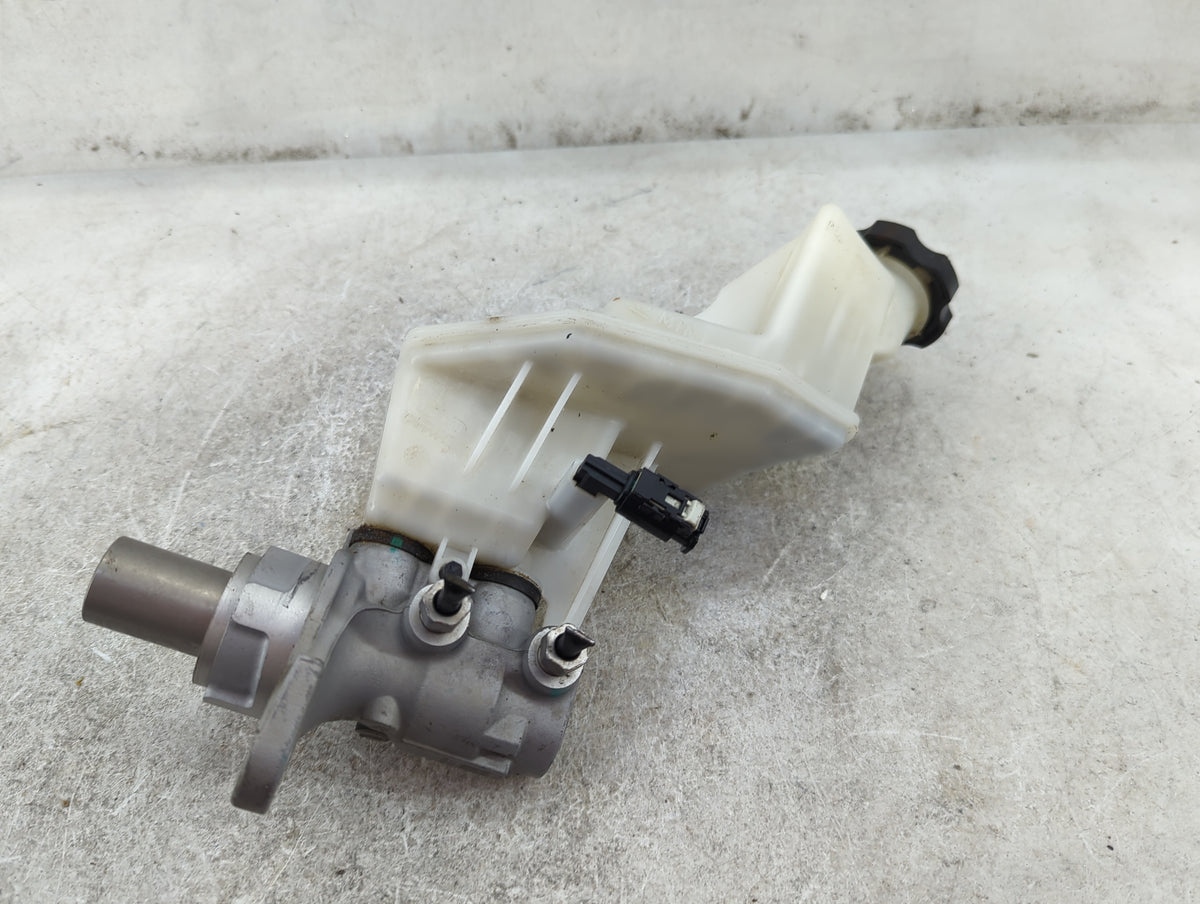 2018-2022 Chevrolet Equinox Brake Master Cylinder 1512019 - Oemusedautoparts1.com