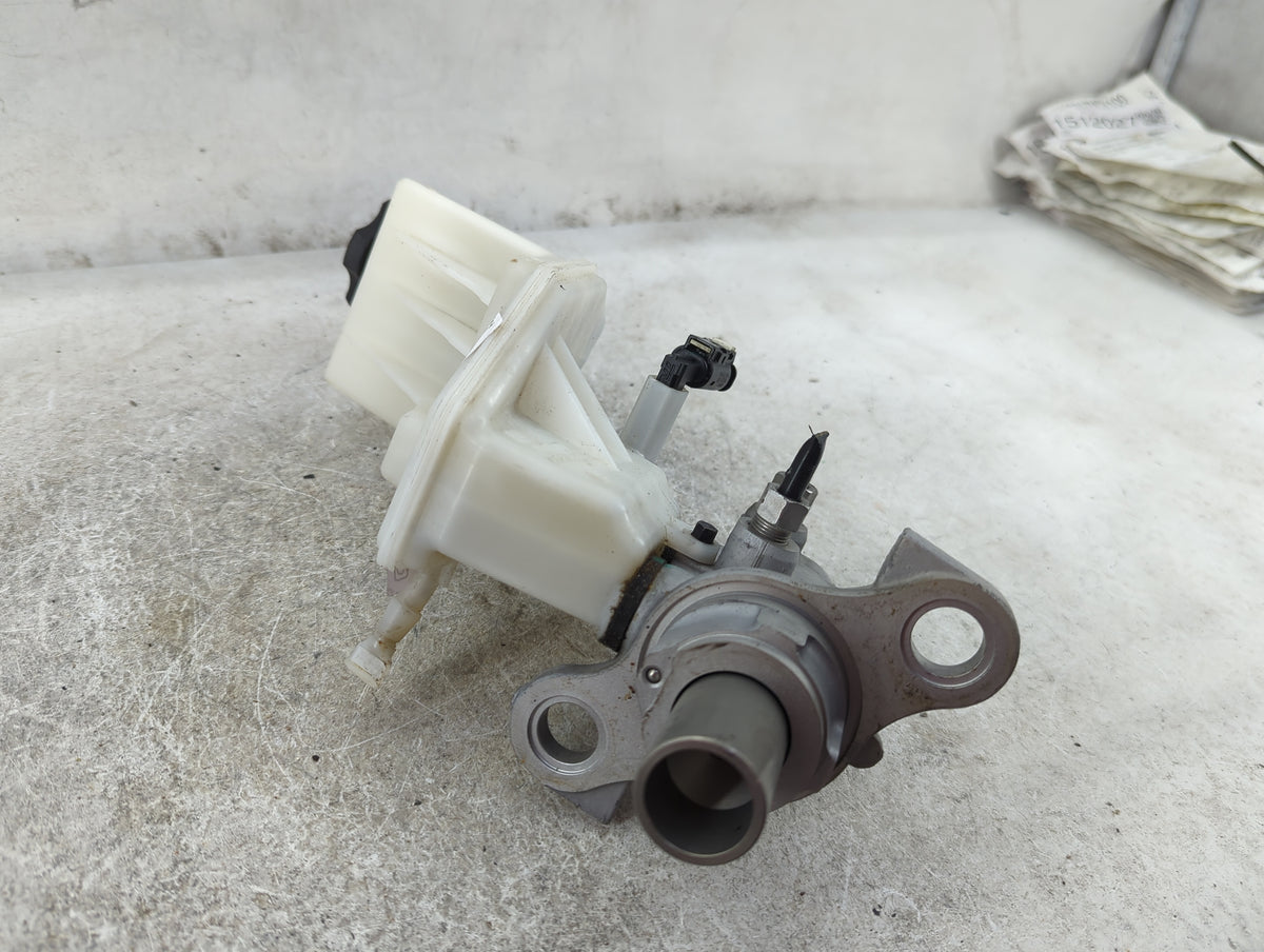 2018-2022 Chevrolet Equinox Brake Master Cylinder 1512019 - Oemusedautoparts1.com