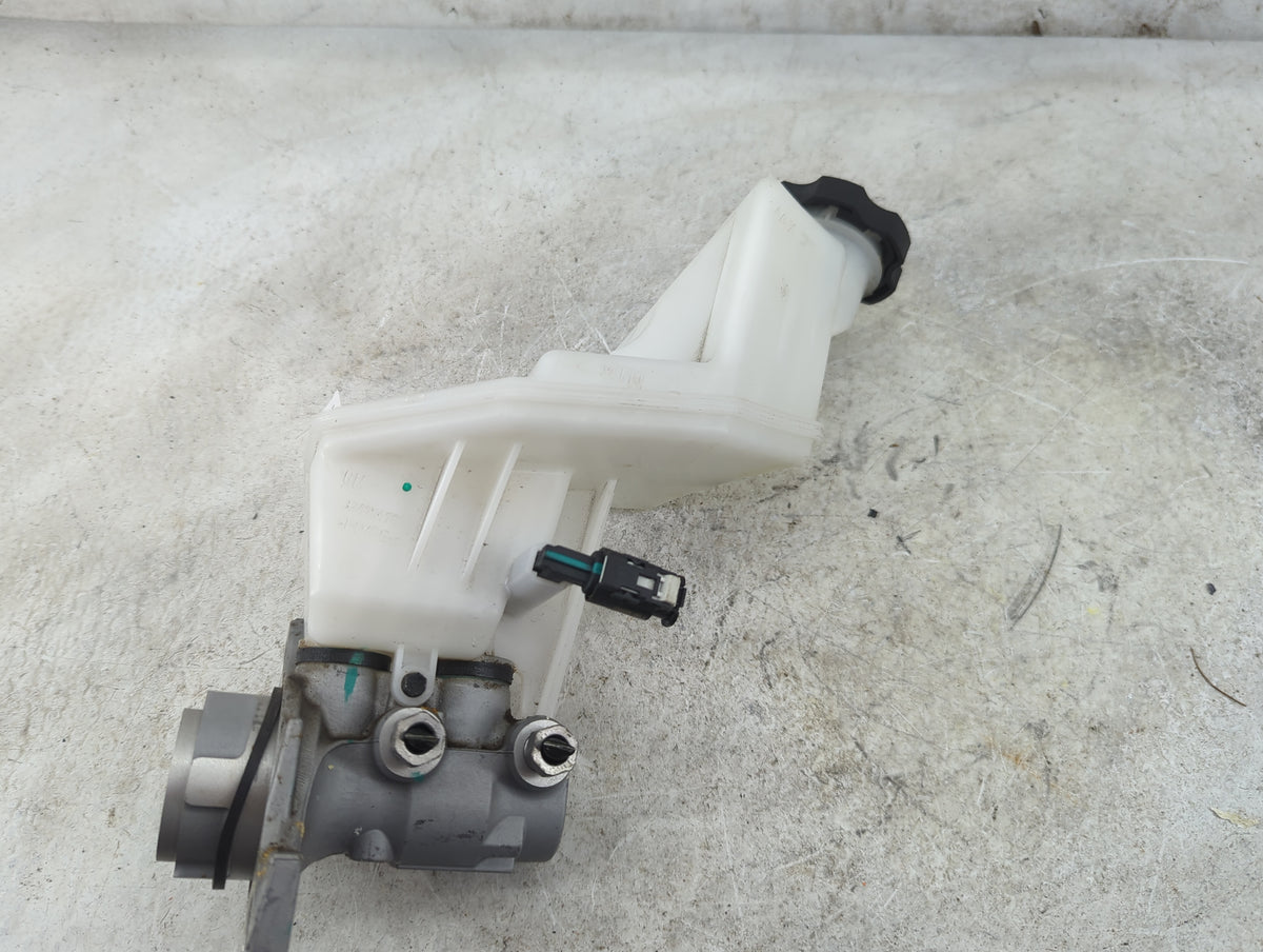 2018-2022 Chevrolet Equinox Brake Master Cylinder 1515644 - Oemusedautoparts1.com