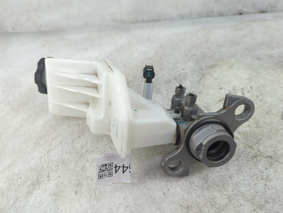 2018-2022 Chevrolet Equinox Brake Master Cylinder 1515644 - Oemusedautoparts1.com