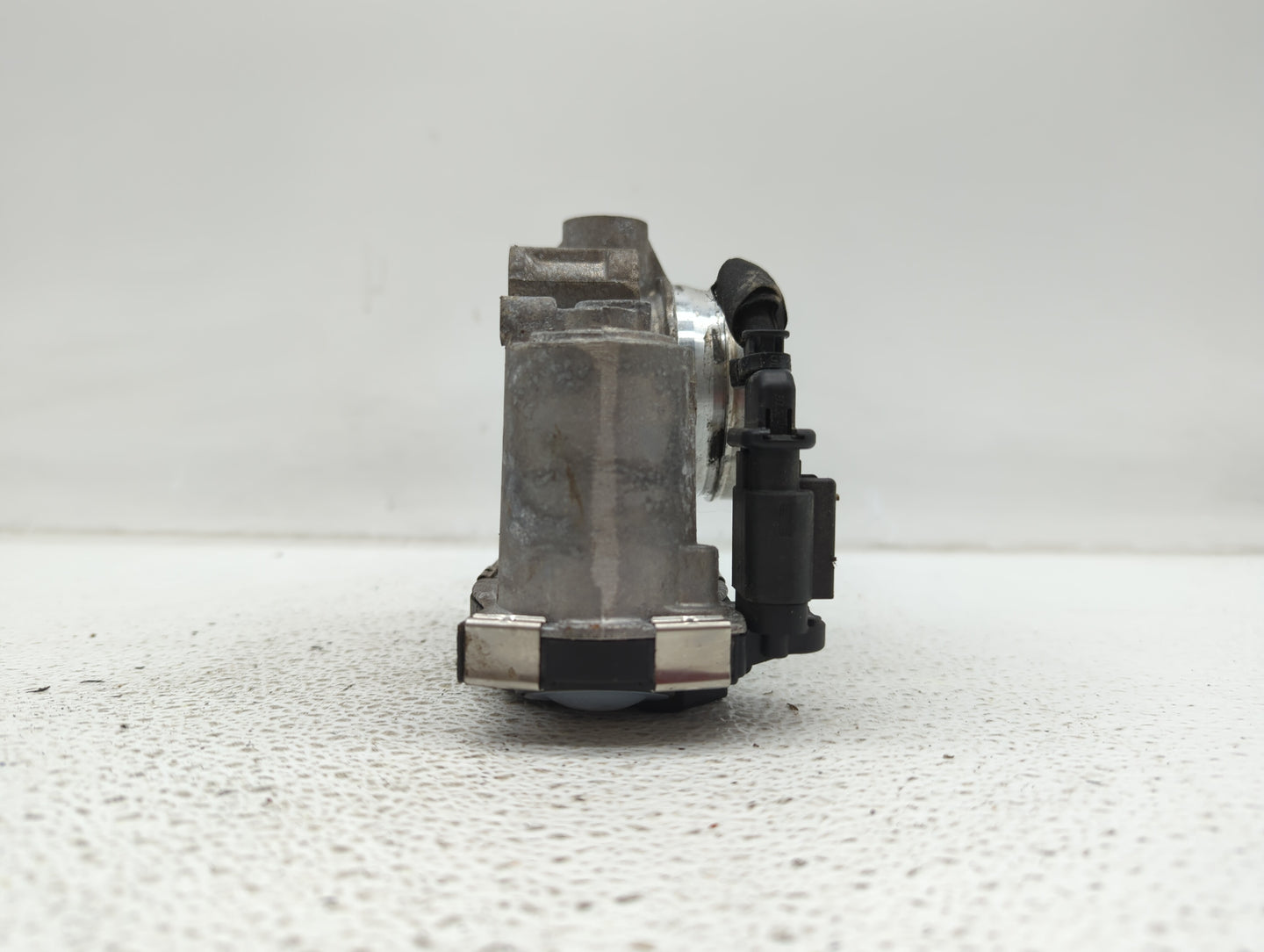 2018-2019 Chevrolet Equinox Throttle Body P/N:12671379AA Fits Fits 2016 2017 2018 2019 OEM Used Auto Parts - Oemusedautopart