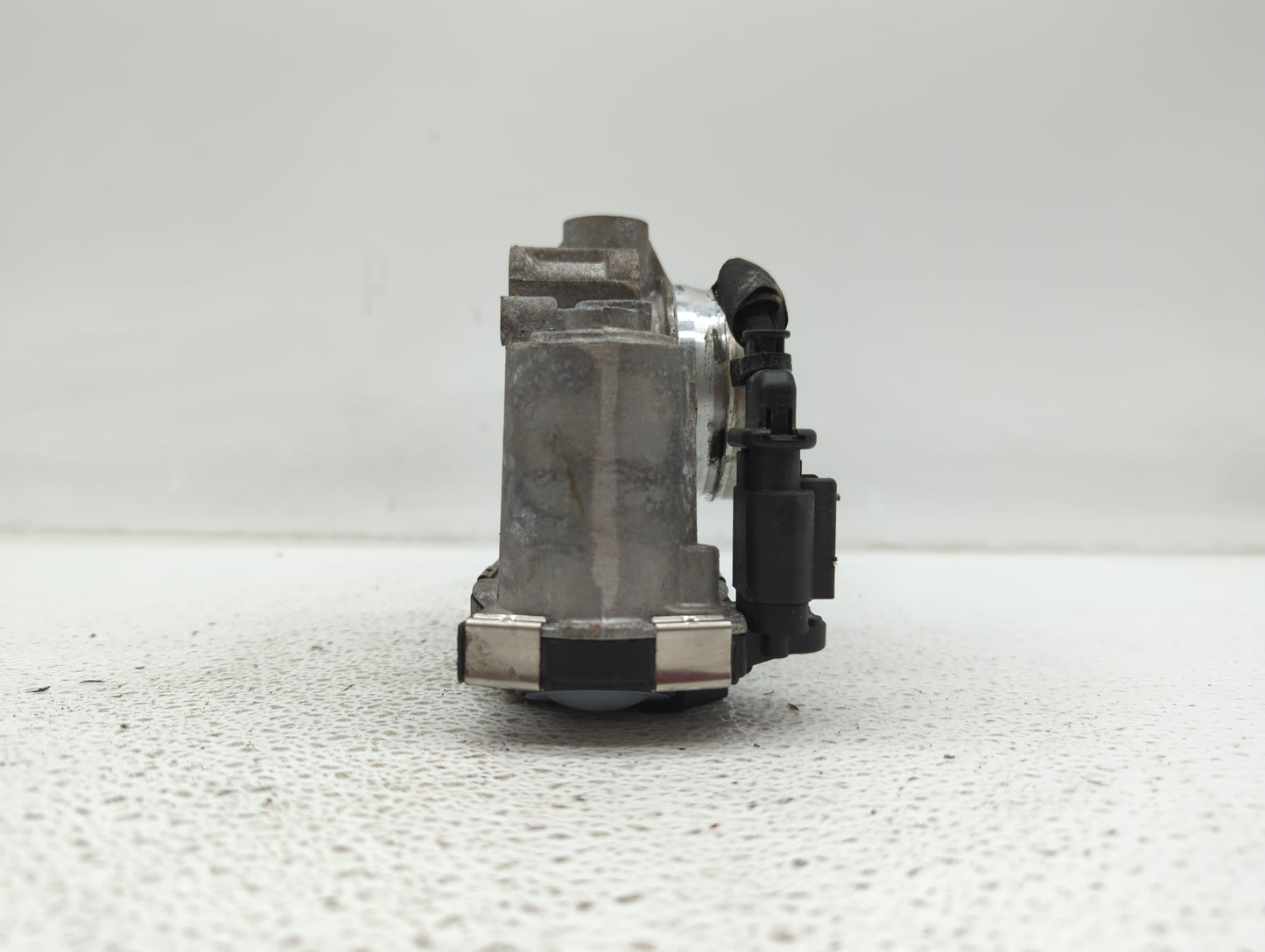 2018-2019 Chevrolet Equinox Throttle Body P/N:12671379AA Fits Fits 2016 2017 2018 2019 OEM Used Auto Parts - Oemusedautopart