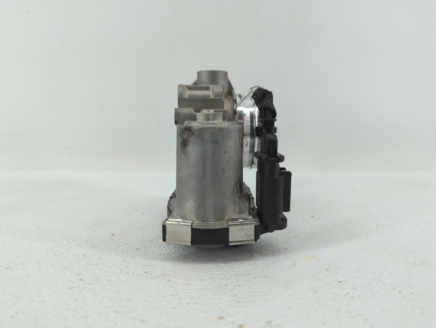 2018-2019 Chevrolet Equinox Throttle Body P/N:12671379AA Fits Fits 2016 2017 2018 2019 OEM Used Auto Parts - Oemusedautopart