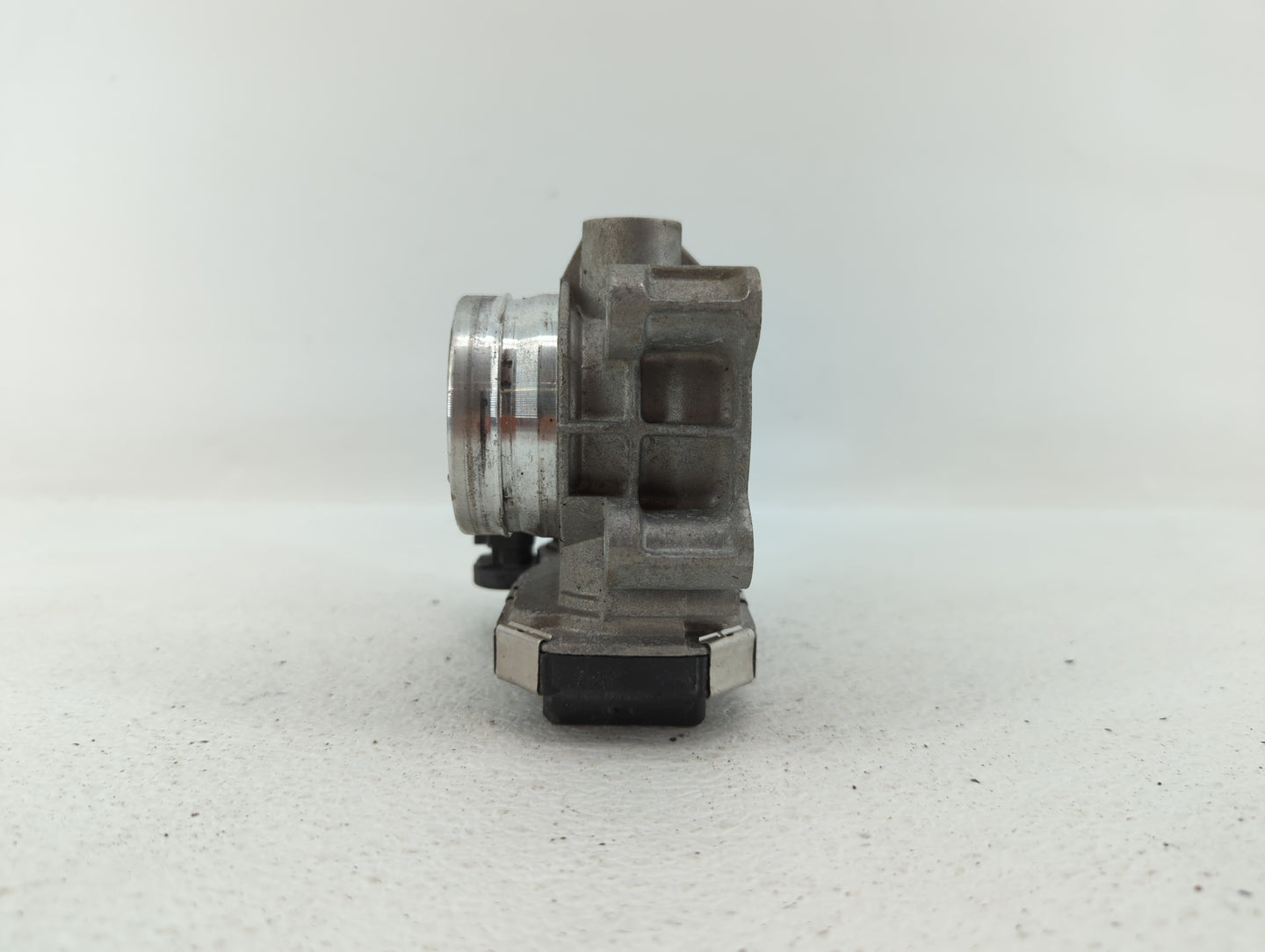 2018-2019 Chevrolet Equinox Throttle Body P/N:12671379AA Fits Fits 2016 2017 2018 2019 OEM Used Auto Parts - Oemusedautopart