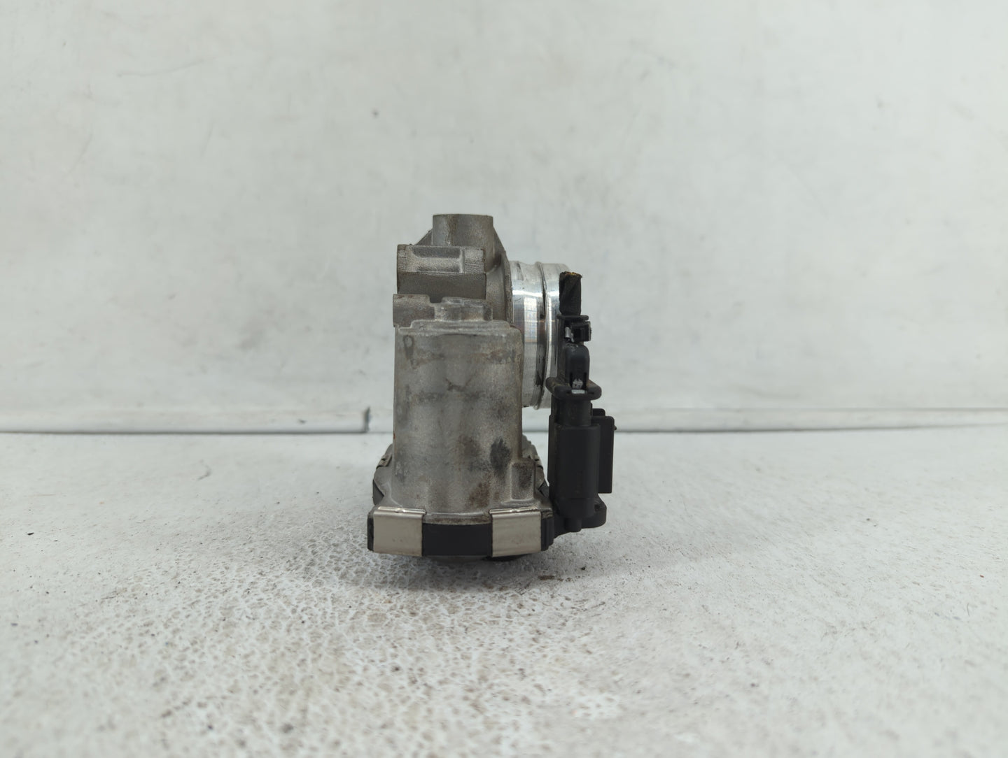 2018-2019 Chevrolet Equinox Throttle Body P/N:12671379AA Fits Fits 2016 2017 2018 2019 OEM Used Auto Parts - Oemusedautopart