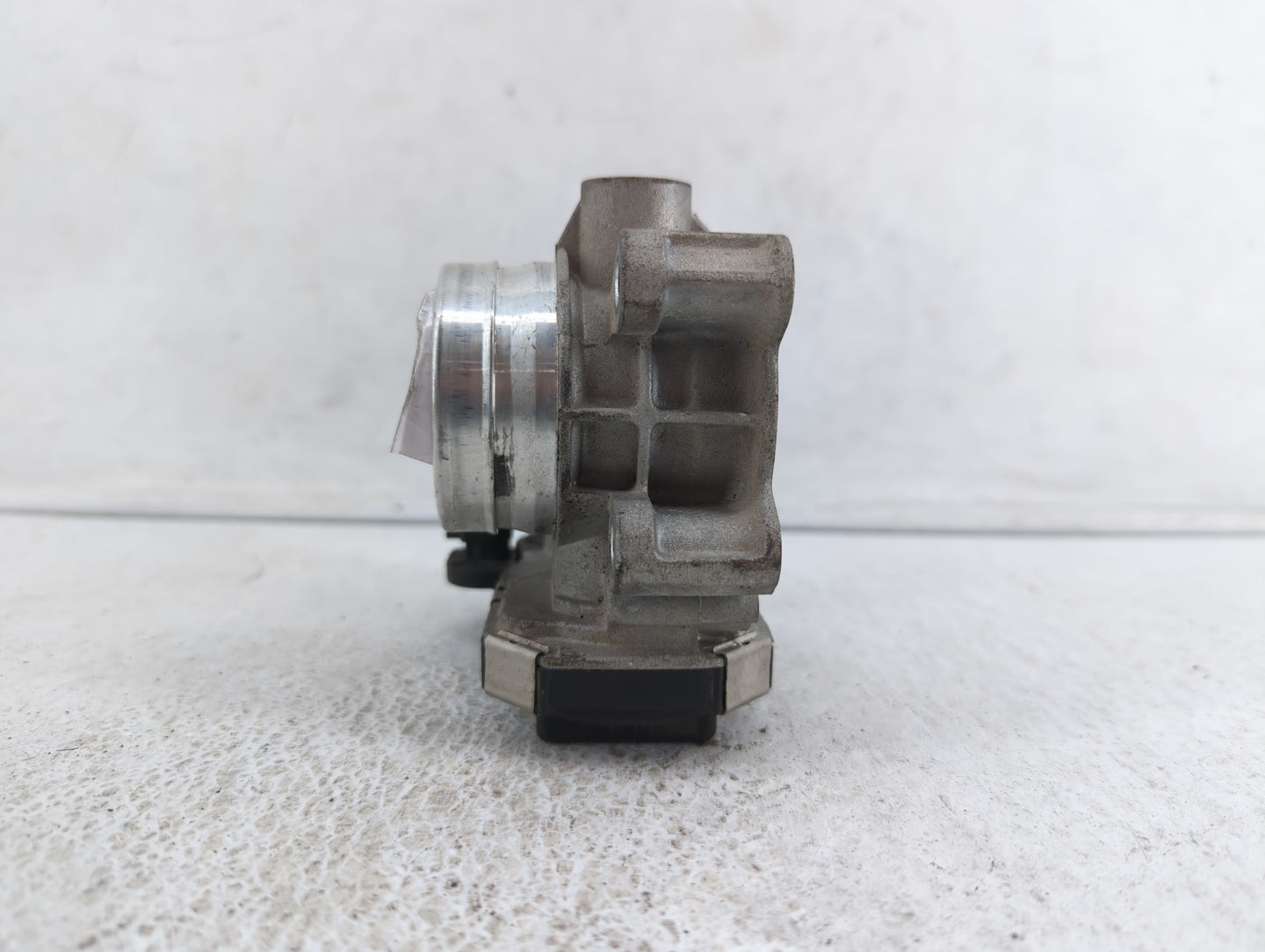 2018-2019 Chevrolet Equinox Throttle Body P/N:12671379AA Fits Fits 2016 2017 2018 2019 OEM Used Auto Parts - Oemusedautopart