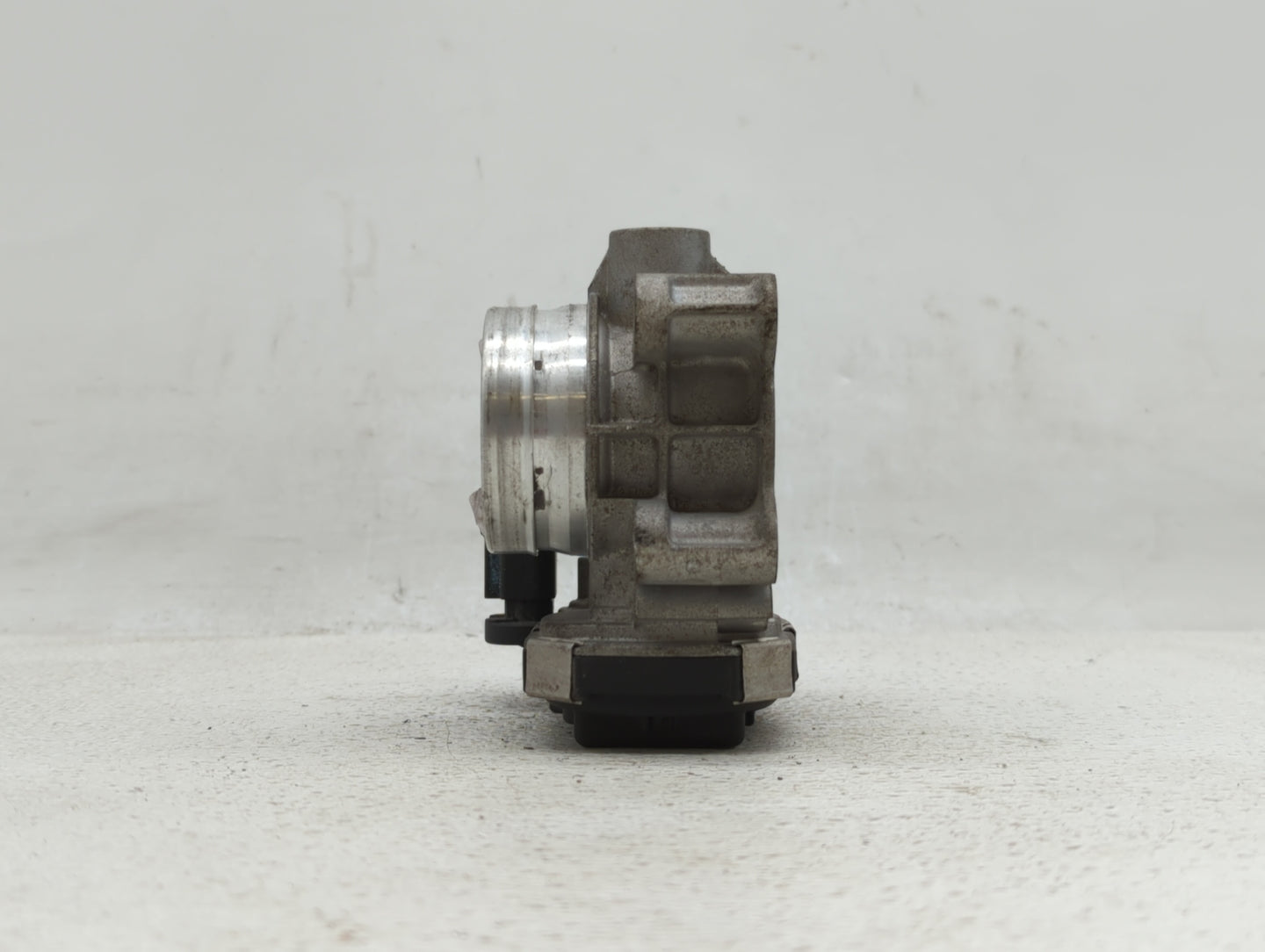 2018-2019 Chevrolet Equinox Throttle Body P/N:12671379AA Fits Fits 2016 2017 2018 2019 OEM Used Auto Parts - Oemusedautopart
