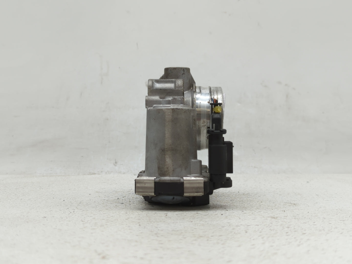 2018-2019 Chevrolet Equinox Throttle Body P/N:12671379AA Fits Fits 2016 2017 2018 2019 OEM Used Auto Parts - Oemusedautopart