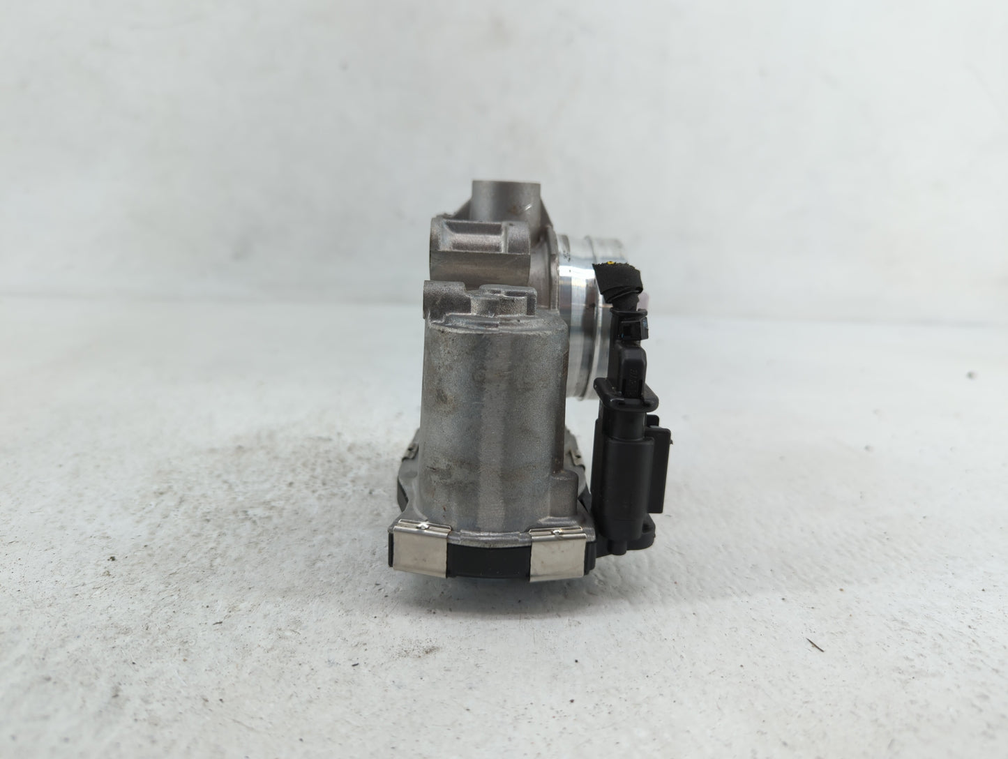 2018-2019 Chevrolet Equinox Throttle Body P/N:12671379AA Fits Fits 2016 2017 2018 2019 OEM Used Auto Parts - Oemusedautopart