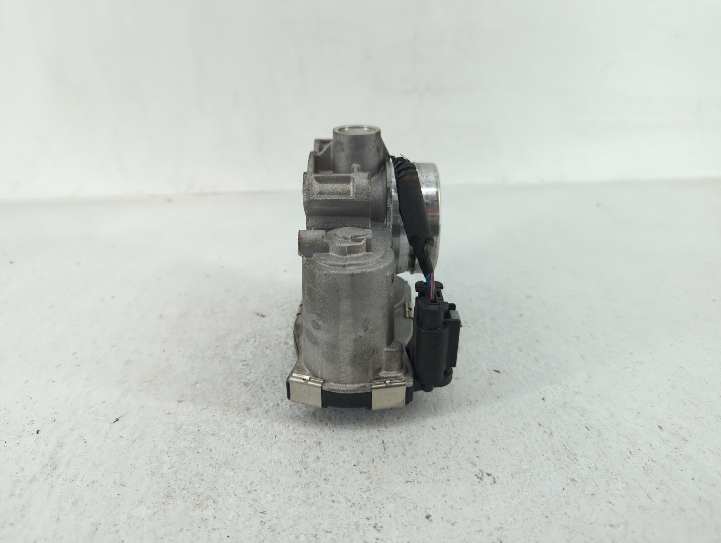 2018-2022 Chevrolet Equinox Throttle Body P/N:12671379AA Fits Fits 2016 2017 2018 2019 2020 2021 2022 OEM Used Auto Parts - 