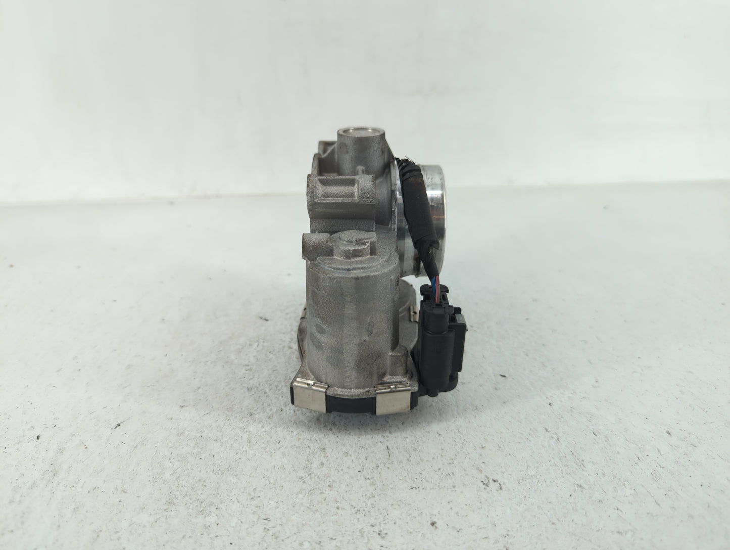 2018-2022 Chevrolet Equinox Throttle Body P/N:12671379AA Fits Fits 2016 2017 2018 2019 2020 2021 2022 OEM Used Auto Parts - 