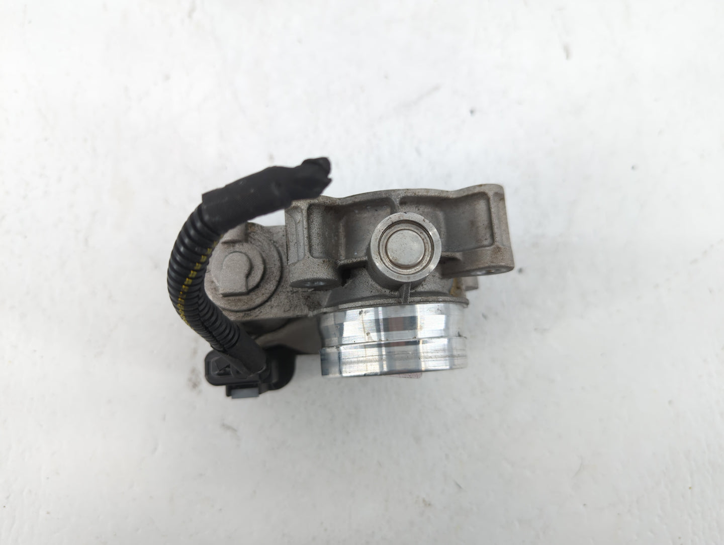 2018-2022 Chevrolet Equinox Throttle Body P/N:12671379AA Fits Fits 2016 2017 2018 2019 2020 2021 2022 OEM Used Auto Parts - 