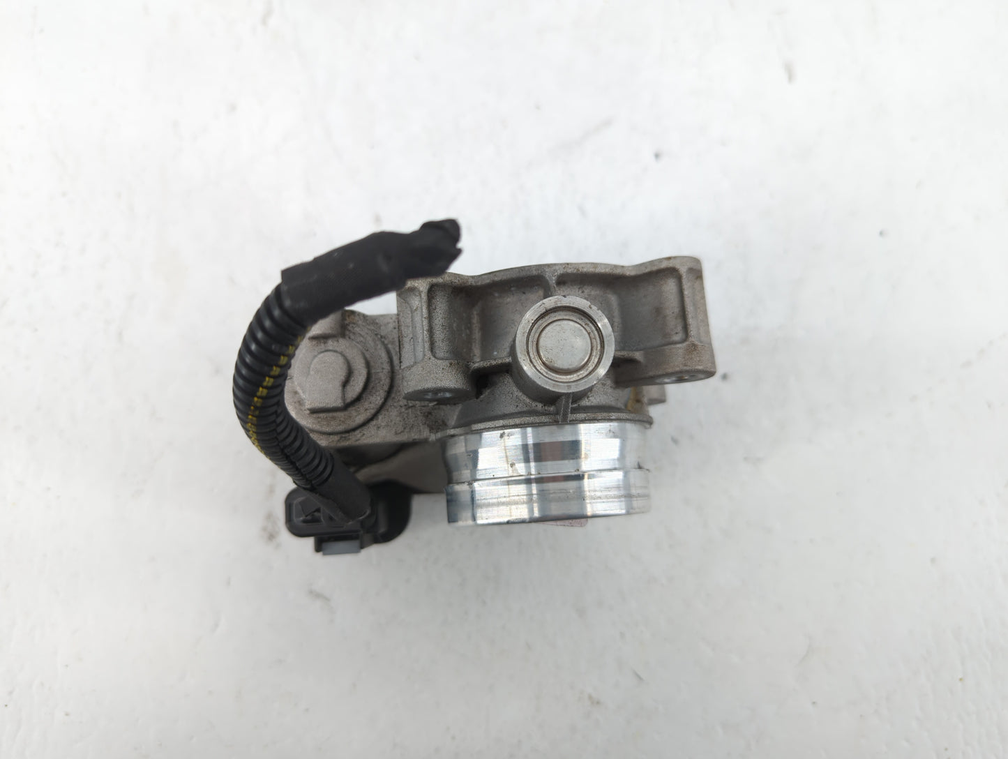 2018-2022 Chevrolet Equinox Throttle Body P/N:12671379AA Fits Fits 2016 2017 2018 2019 2020 2021 2022 OEM Used Auto Parts - 