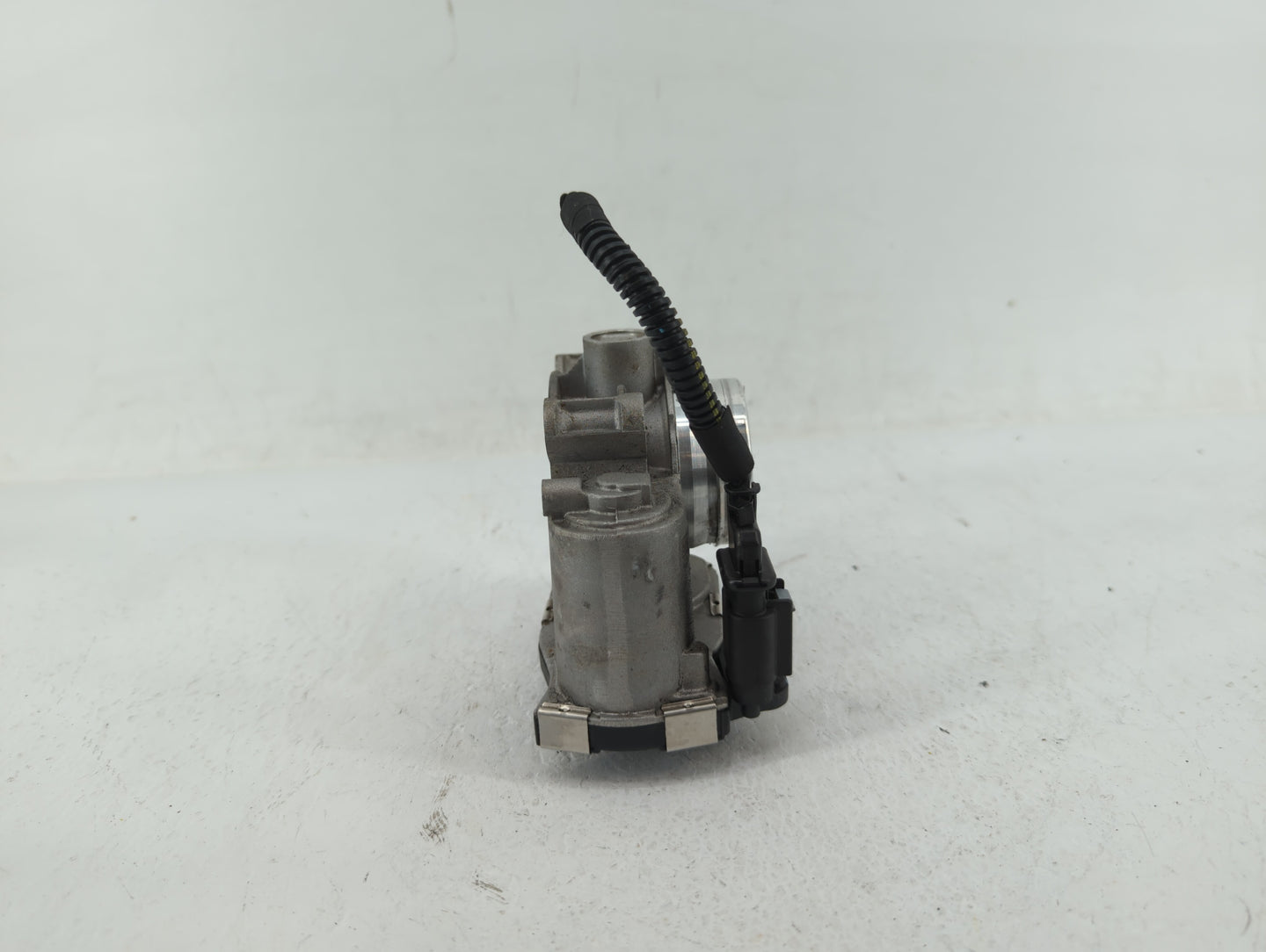 2018-2022 Chevrolet Equinox Throttle Body P/N:12671379AA Fits Fits 2016 2017 2018 2019 2020 2021 2022 OEM Used Auto Parts - 