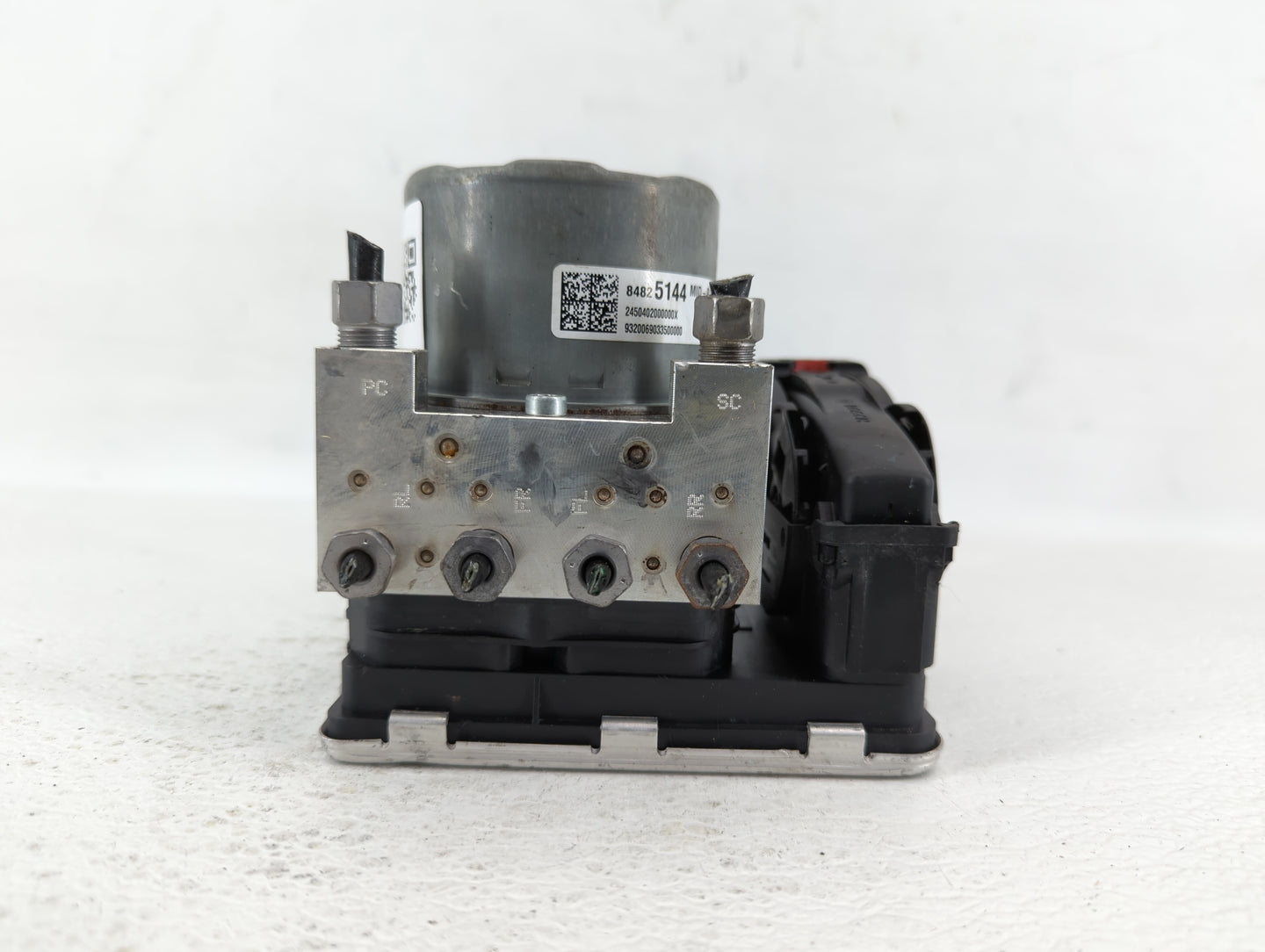 2020-2022 Chevrolet Equinox ABS Pump Control Module Replacement P/N:84825144 84715330 Fits Fits 2020 2021 2022 OEM Used Auto