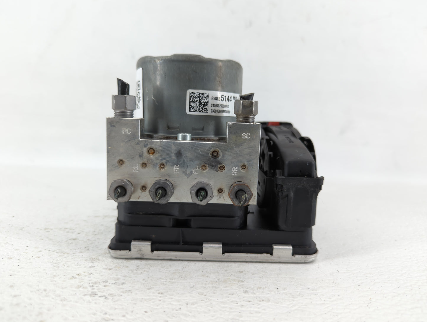 2020-2022 Chevrolet Equinox ABS Pump Control Module Replacement P/N:84825144 84715330 Fits Fits 2020 2021 2022 OEM Used Auto