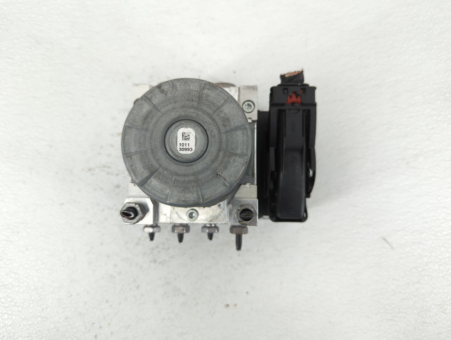2020-2022 Chevrolet Equinox ABS Pump Control Module Replacement P/N:84825144 84715330 Fits Fits 2020 2021 2022 OEM Used Auto