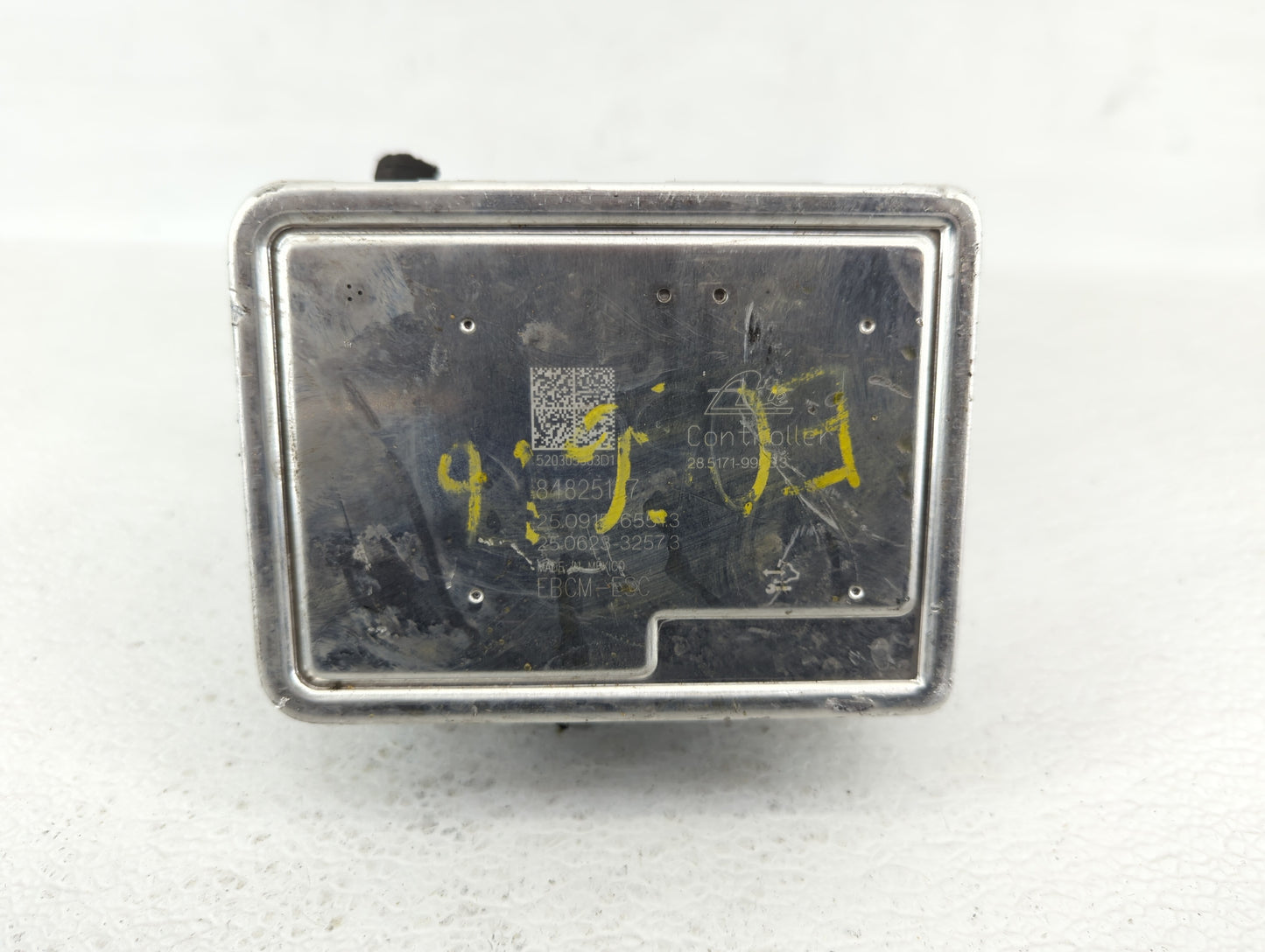 2020-2022 Chevrolet Equinox ABS Pump Control Module Replacement P/N:84825144 84715330 Fits Fits 2020 2021 2022 OEM Used Auto