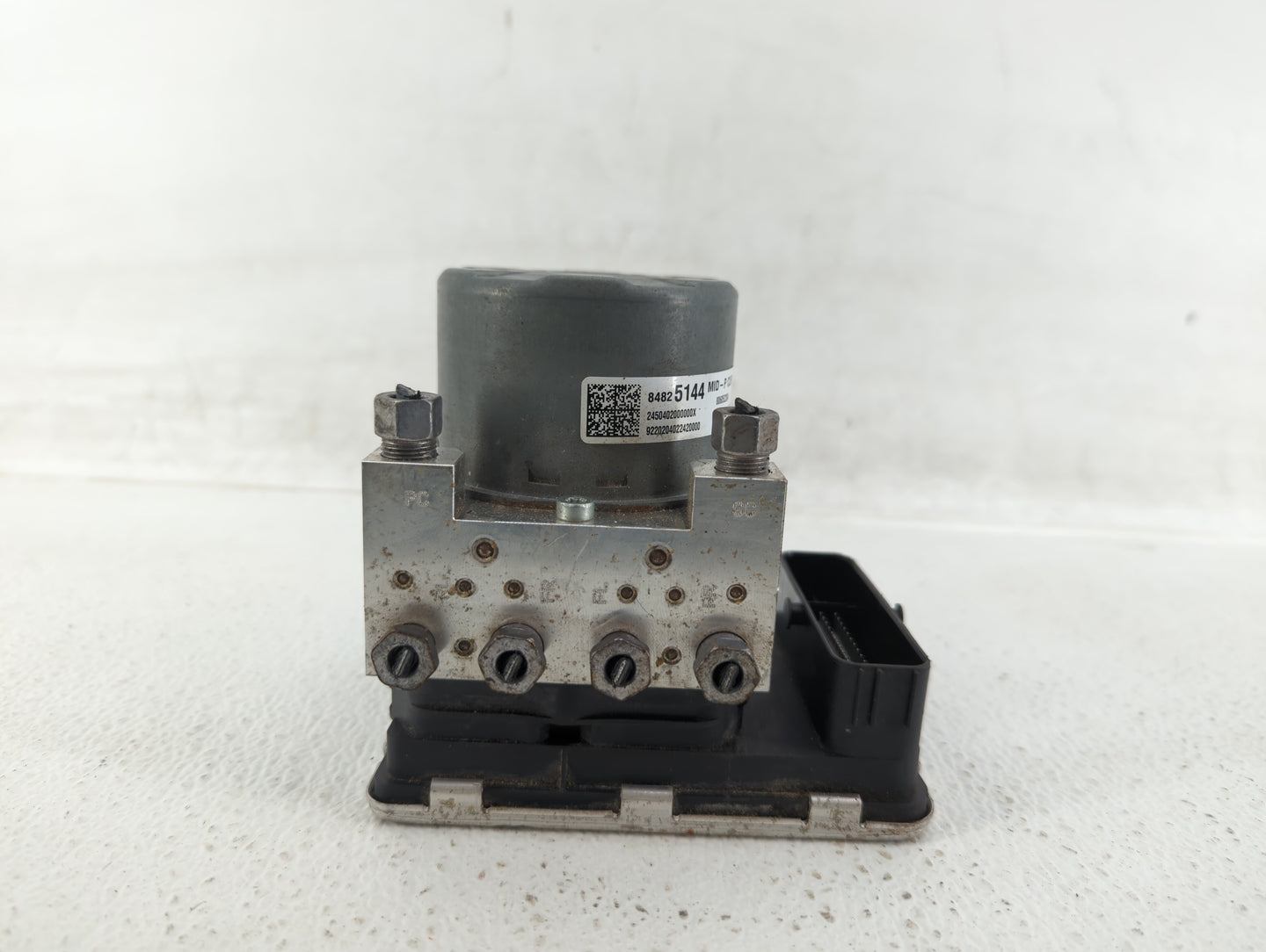2020-2022 Chevrolet Equinox ABS Pump Control Module Replacement P/N:84825144 84715330 Fits Fits 2020 2021 2022 OEM Used Auto