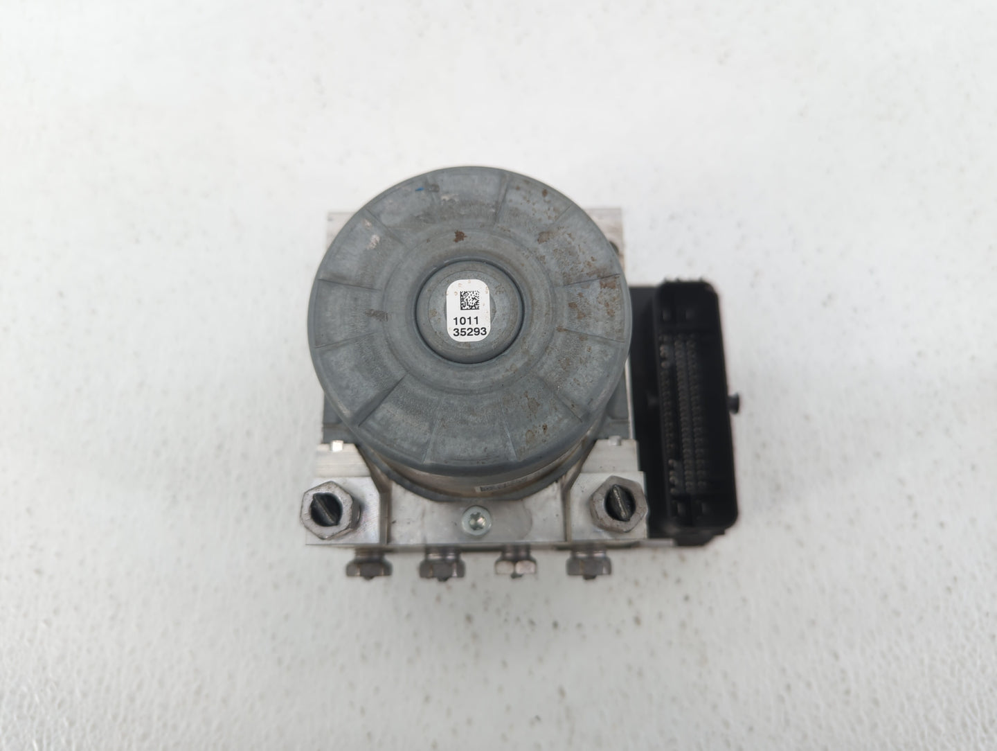 2020-2022 Chevrolet Equinox ABS Pump Control Module Replacement P/N:84825144 84715330 Fits Fits 2020 2021 2022 OEM Used Auto