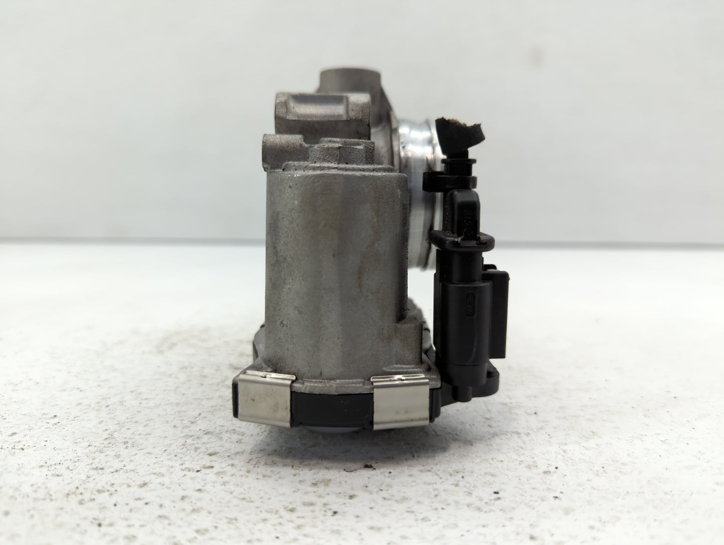 2018-2022 Chevrolet Equinox Throttle Body P/N:12671379AA Fits Fits 2016 2017 2018 2019 2020 2021 2022 OEM Used Auto Parts - 