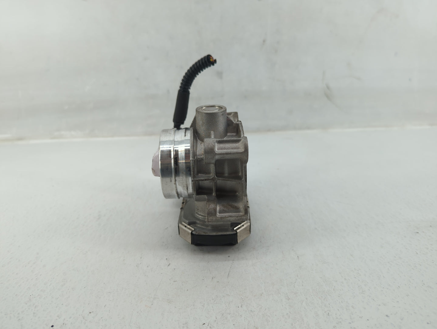 2018-2022 Chevrolet Equinox Throttle Body P/N:12671379AA Fits Fits 2016 2017 2018 2019 2020 2021 2022 OEM Used Auto Parts - 