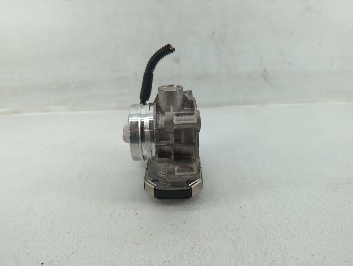 2018-2022 Chevrolet Equinox Throttle Body P/N:12671379AA Fits Fits 2016 2017 2018 2019 2020 2021 2022 OEM Used Auto Parts - 