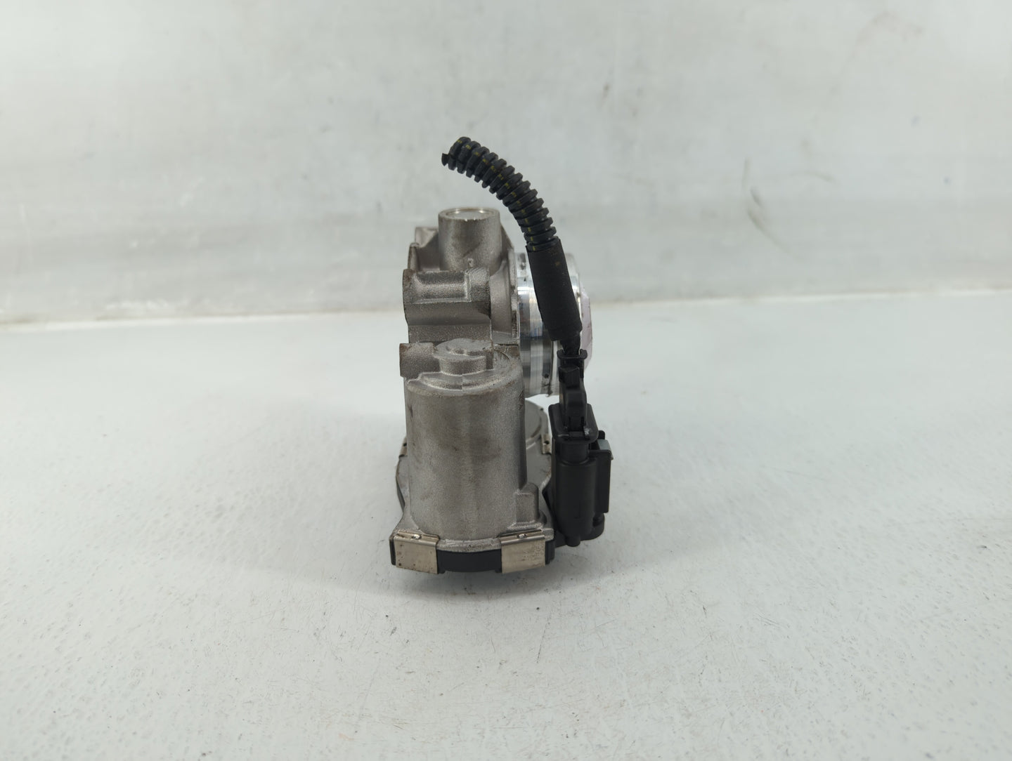 2018-2022 Chevrolet Equinox Throttle Body P/N:12671379AA Fits Fits 2016 2017 2018 2019 2020 2021 2022 OEM Used Auto Parts - 