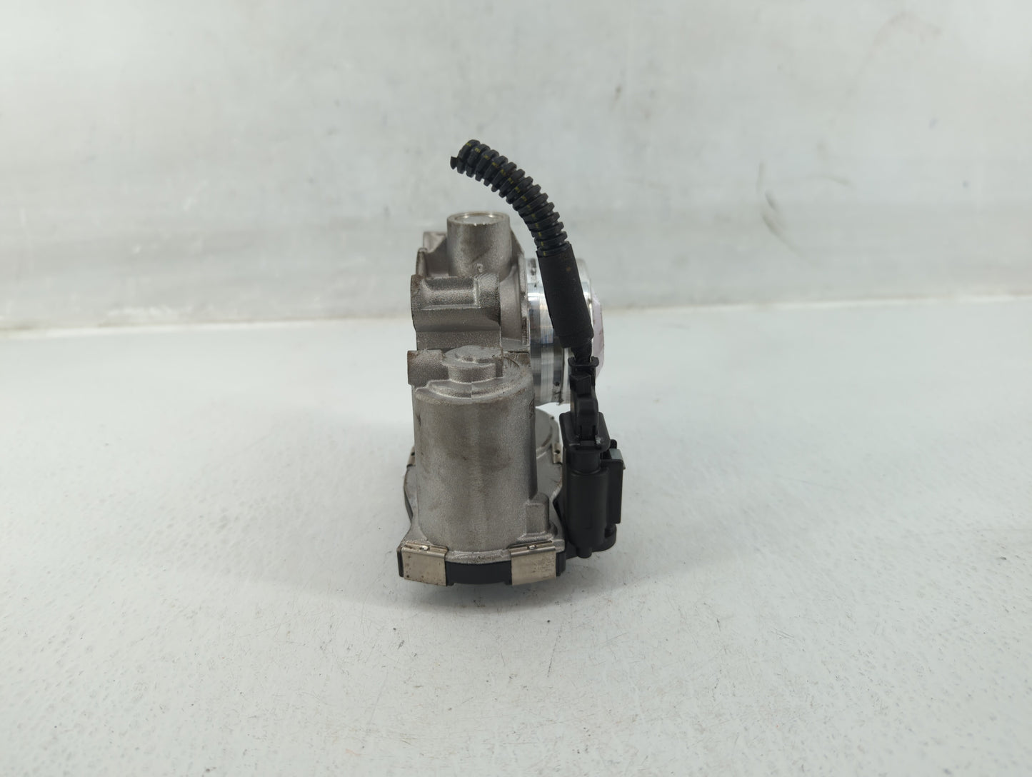 2018-2022 Chevrolet Equinox Throttle Body P/N:12671379AA Fits Fits 2016 2017 2018 2019 2020 2021 2022 OEM Used Auto Parts - 